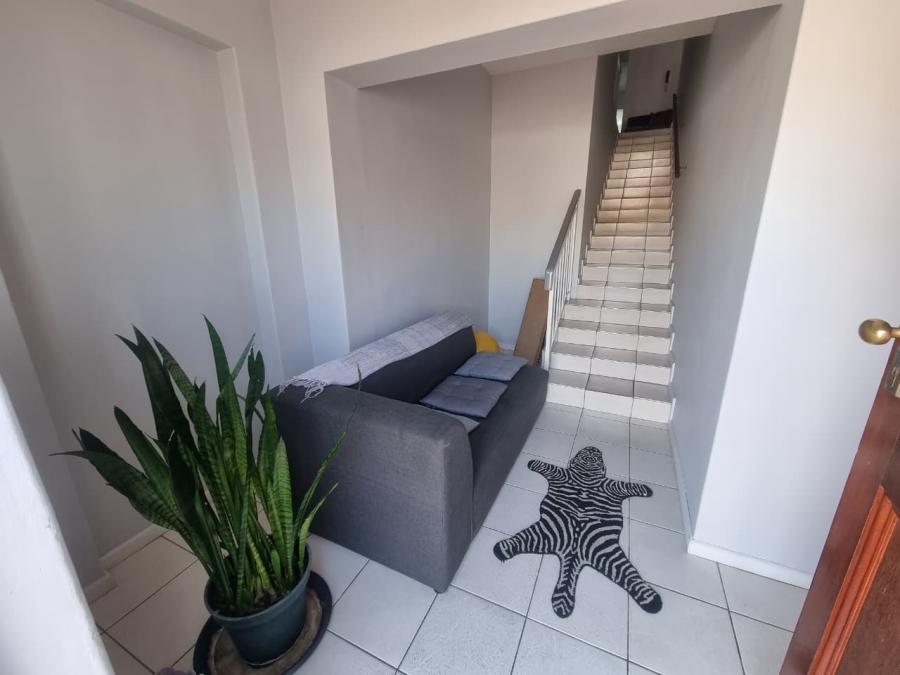 To Let 4 Bedroom Property for Rent in Claremont Western Cape